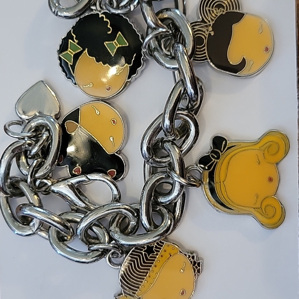 Harajuku Lovers Enamel Charm Bangle Bracelet Chunky Gwen Stefani 5 Doll Charms - Picture 10 of 10